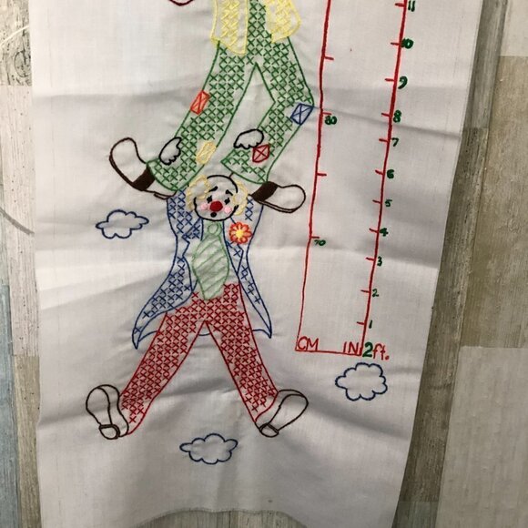 Vintage Hand-Crafted Embroidered & Cross Stitch Height Chart - Clown & Balloons - Picture 4 of 10